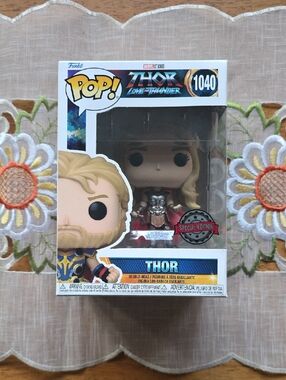 Funko POP! - Thor Love & Thunder Special Edition Bobble-Head #1040 See Descript.